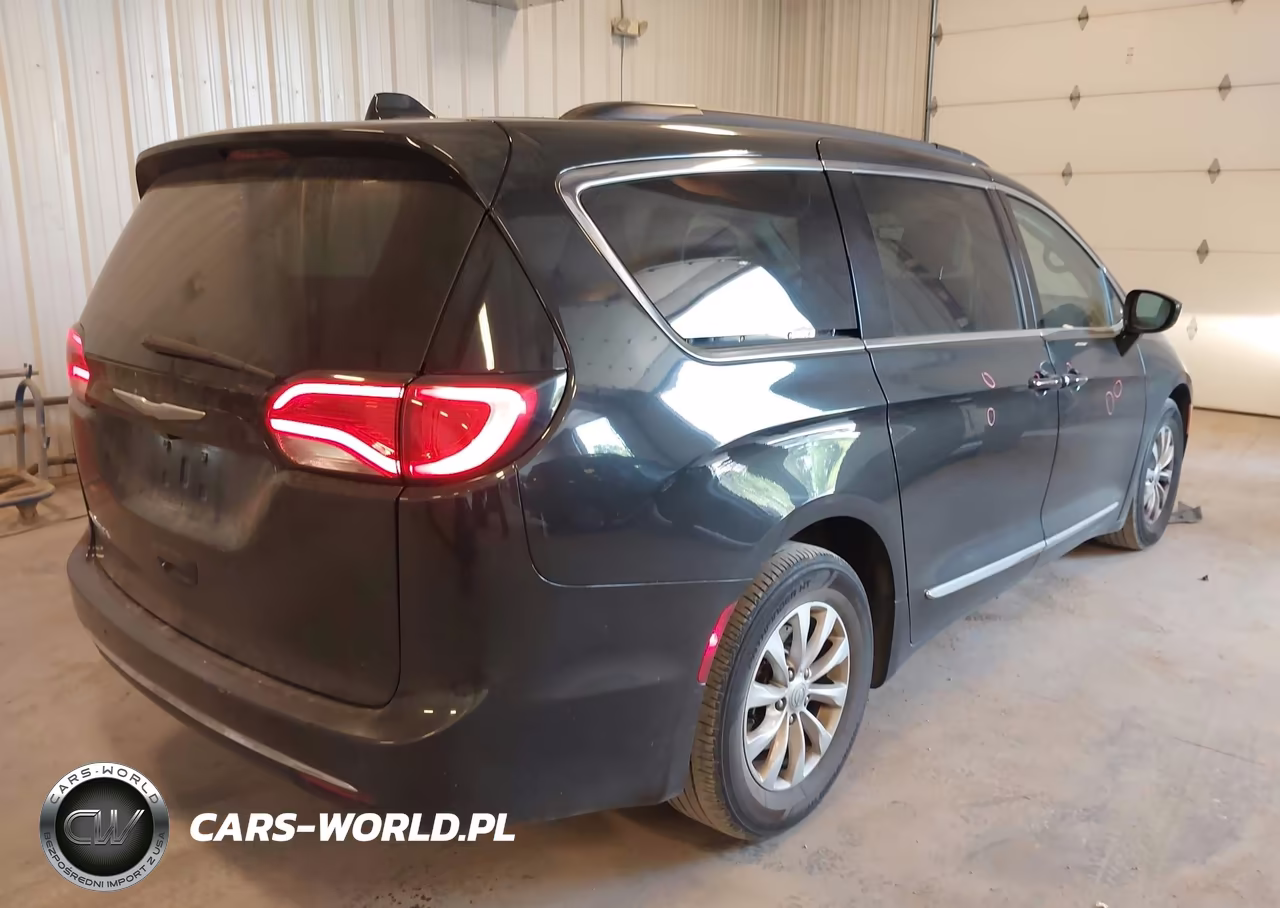 2017 Chrysler Pacifica Touring-L VIN:2C4RC1BG9HR675748 - 4
