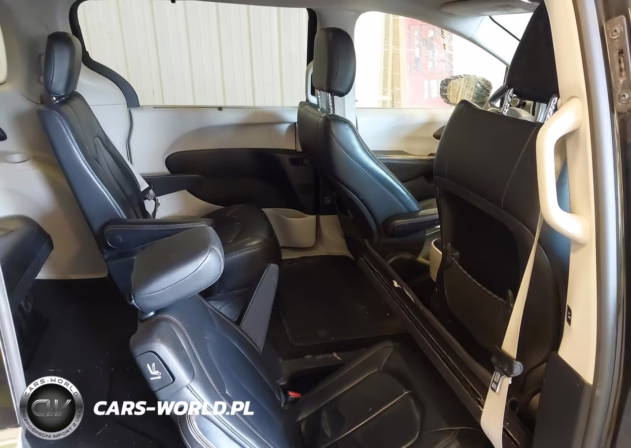 2017 Chrysler Pacifica Touring-L VIN:2C4RC1BG9HR675748 - 8