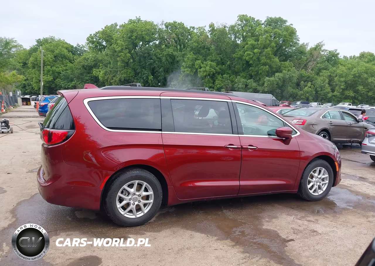 2020 Chrysler Pacifica Touring VIN:2C4RC1FG3LR190413 - 13