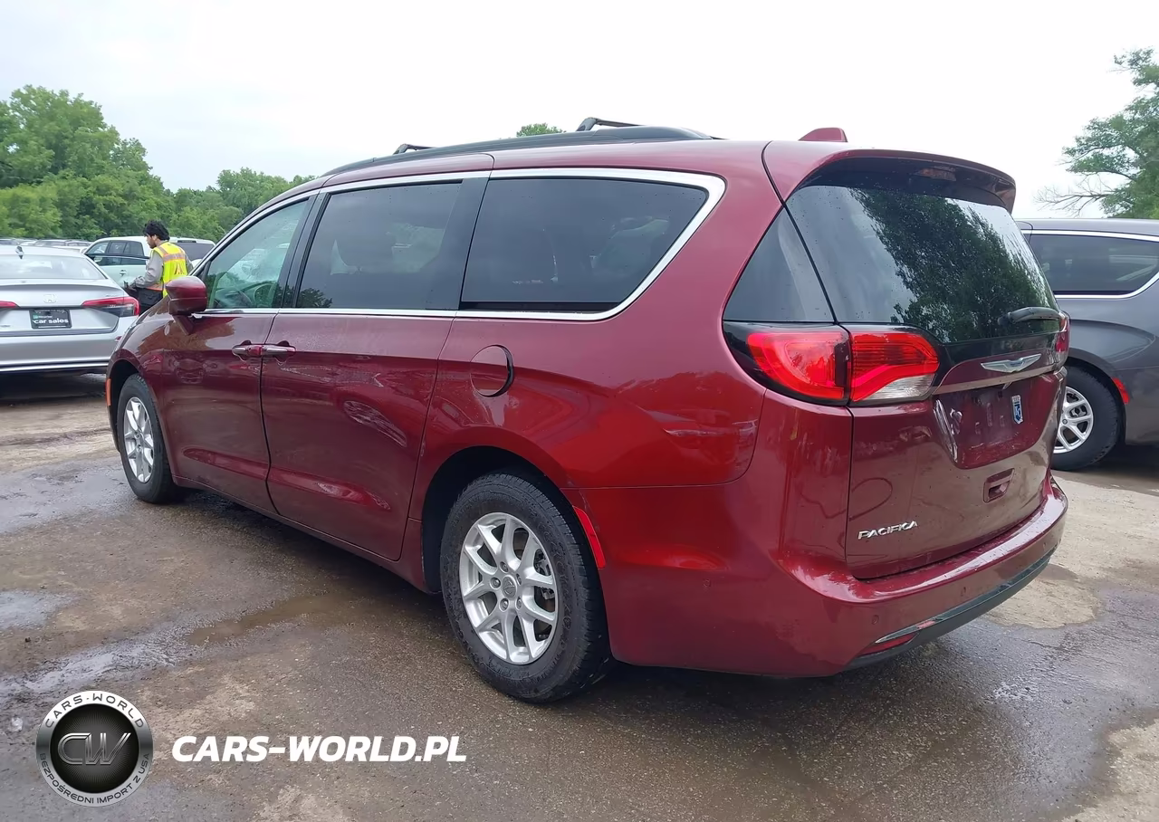 2020 Chrysler Pacifica Touring VIN:2C4RC1FG3LR190413 - 3
