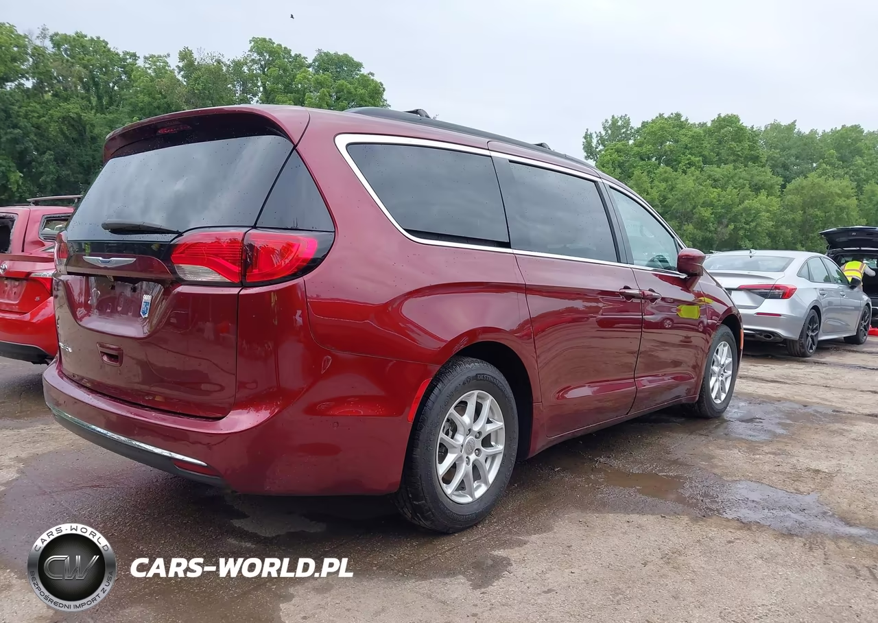 2020 Chrysler Pacifica Touring VIN:2C4RC1FG3LR190413 - 4