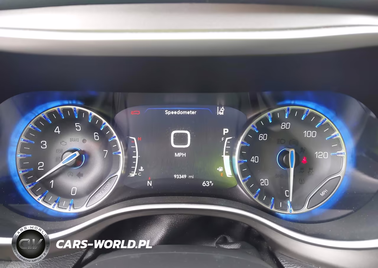2020 Chrysler Pacifica Touring VIN:2C4RC1FG3LR190413 - 7