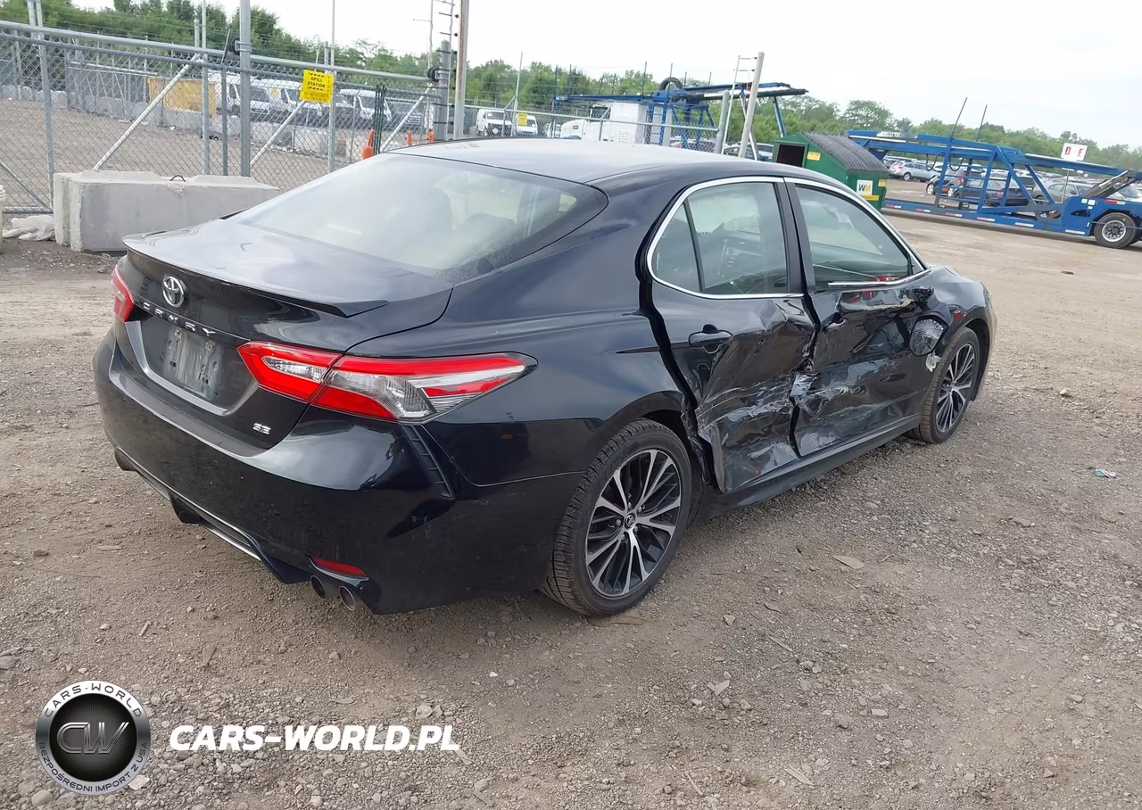 2018 Toyota Camry Se VIN:JTNB11HK5J3013582 - 4