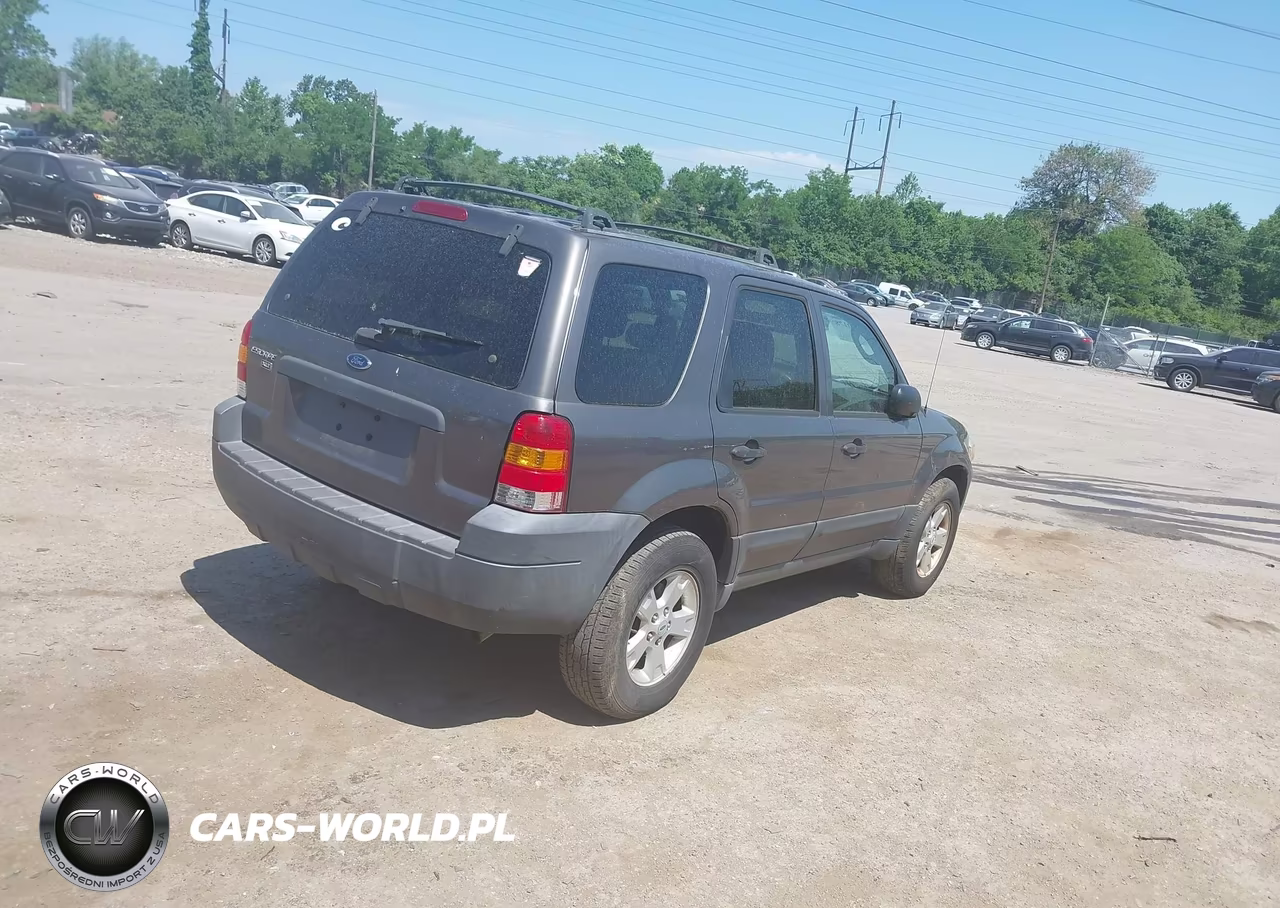 2005 Ford Escape Xlt VIN:1FMYU93165KA52093 - 4