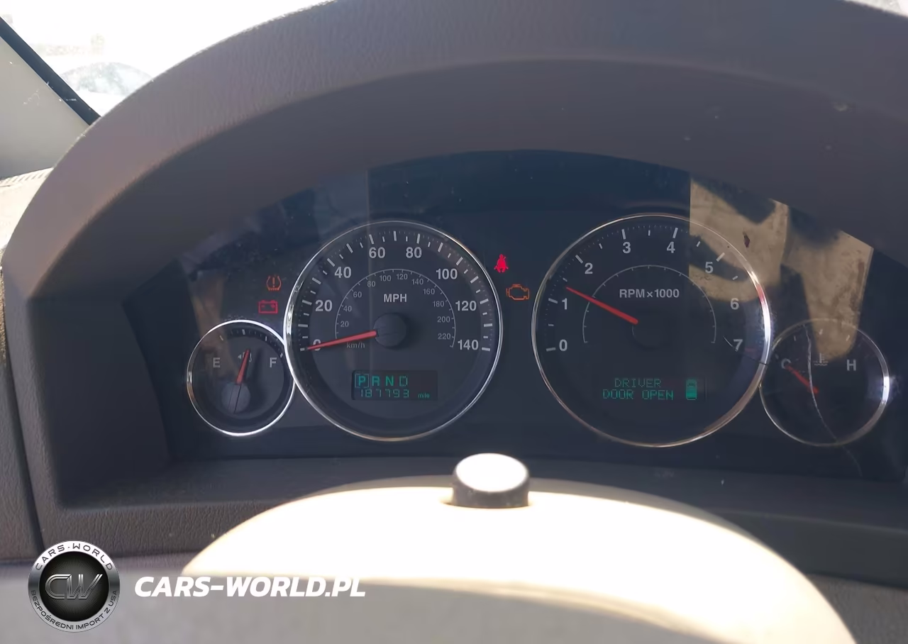 2007 Jeep Grand Cherokee Laredo VIN:1J8GR48K77C633694 - 7