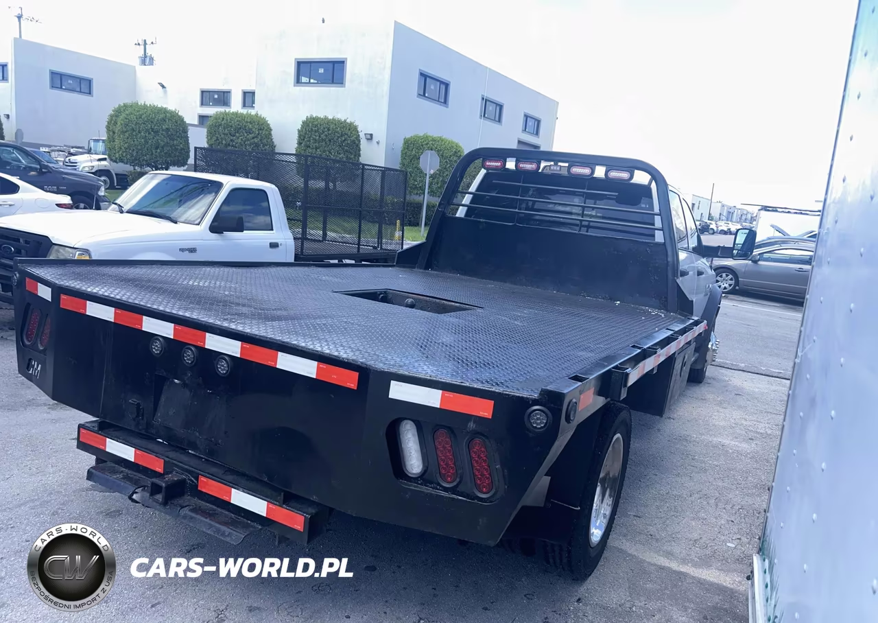2018 Ram 5500 White VIN:3C7WRNFL4JG412310 - 4