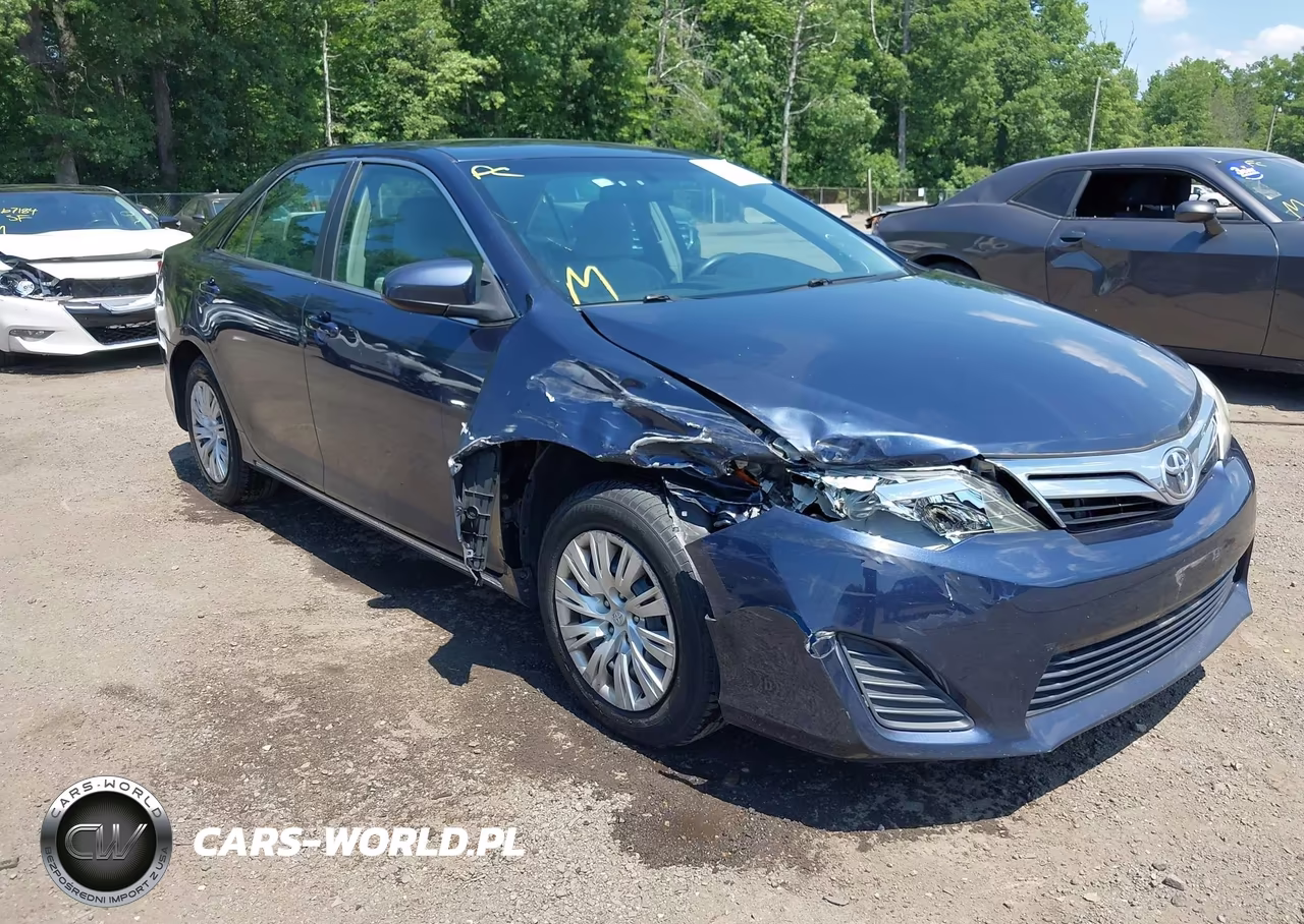 2014 Toyota Camry Le – zdjęcie 1 z 16