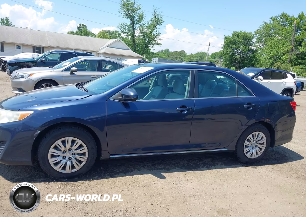 2014 Toyota Camry Le VIN:4T4BF1FK2ER411682 - 14