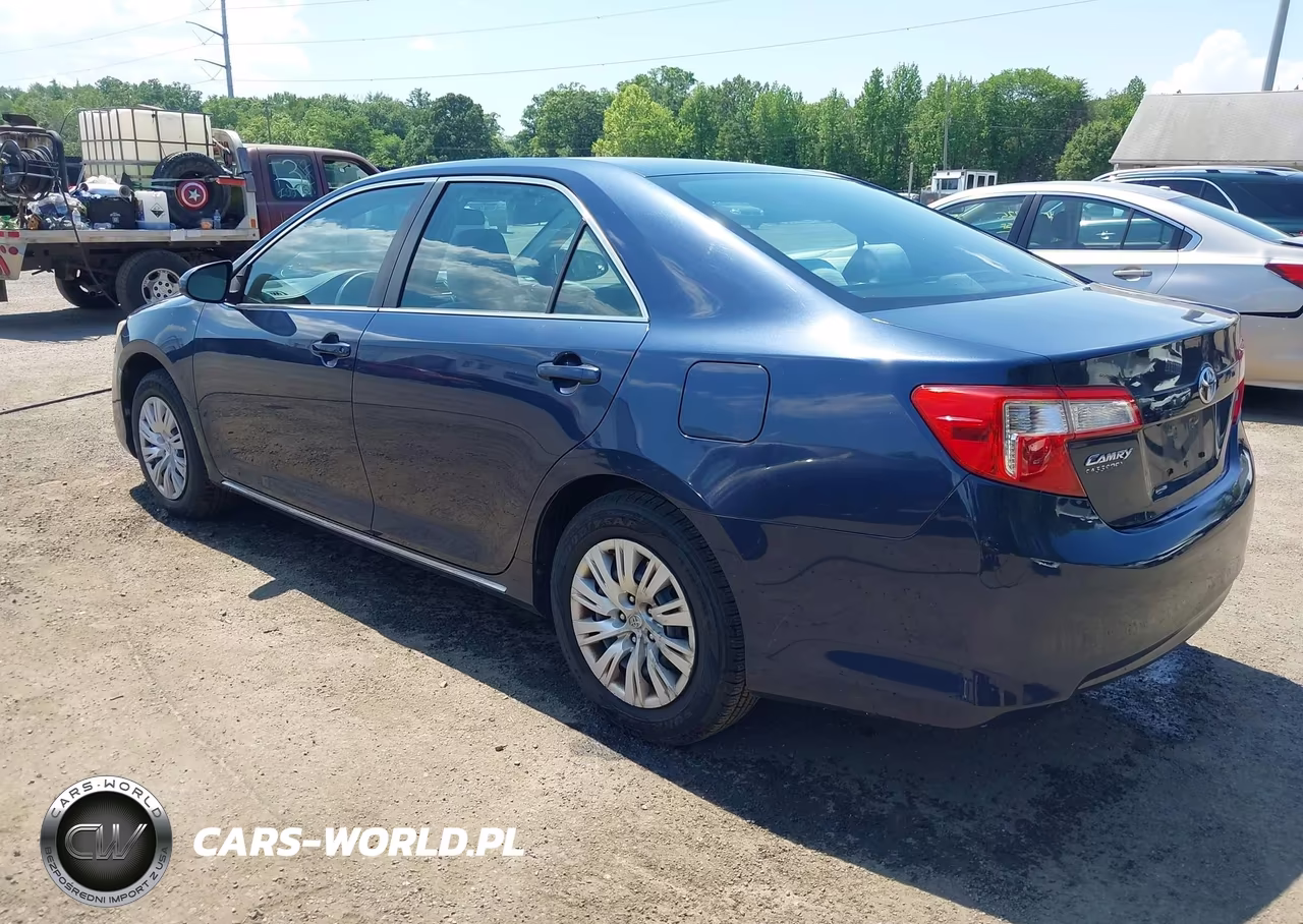 2014 Toyota Camry Le VIN:4T4BF1FK2ER411682 - 3