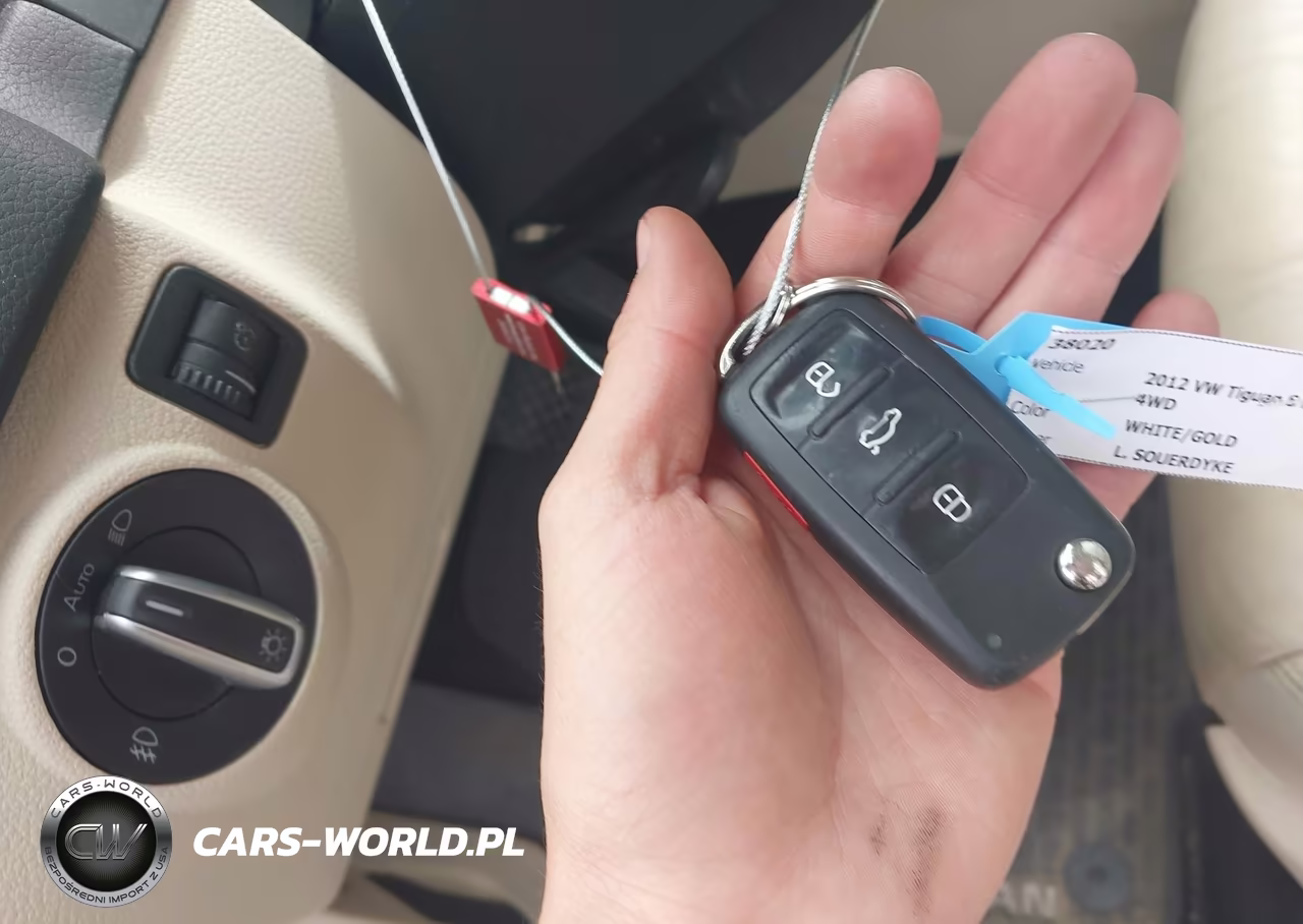 2012 Volkswagen Tiguan Sel VIN:WVGBV7AXXCW607373 - 11