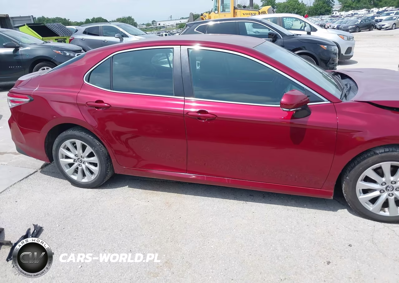 2018 Toyota Camry Le VIN:4T1B11HK3JU503674 - 14