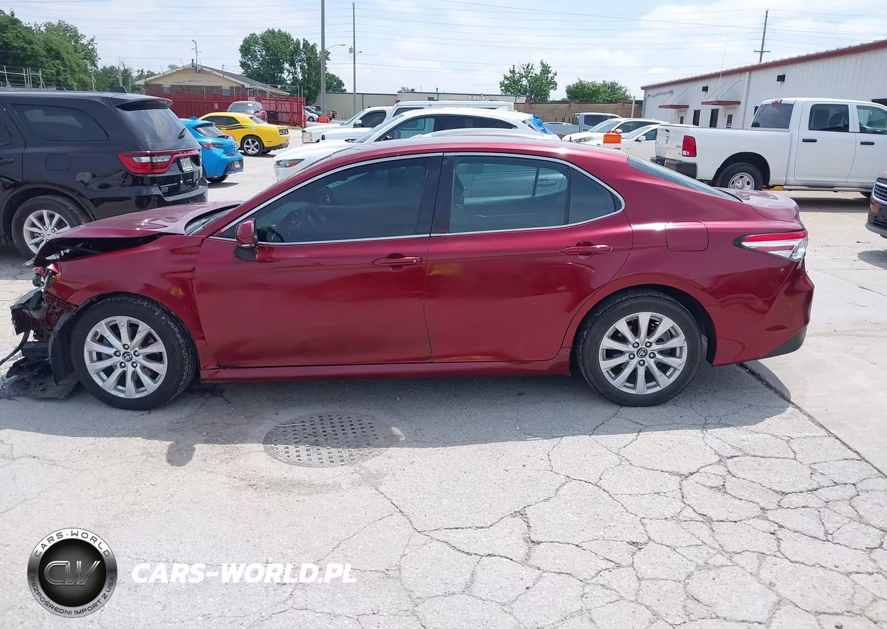 2018 Toyota Camry Le VIN:4T1B11HK3JU503674 - 15