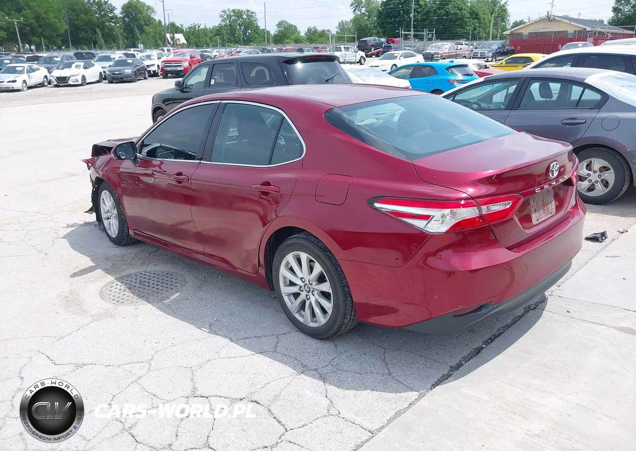 2018 Toyota Camry Le VIN:4T1B11HK3JU503674 - 3