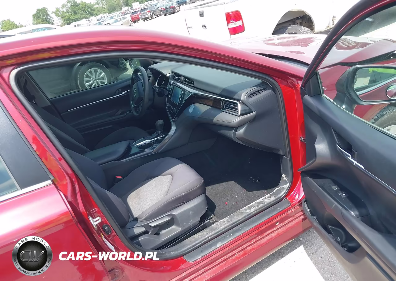 2018 Toyota Camry Le VIN:4T1B11HK3JU503674 - 5