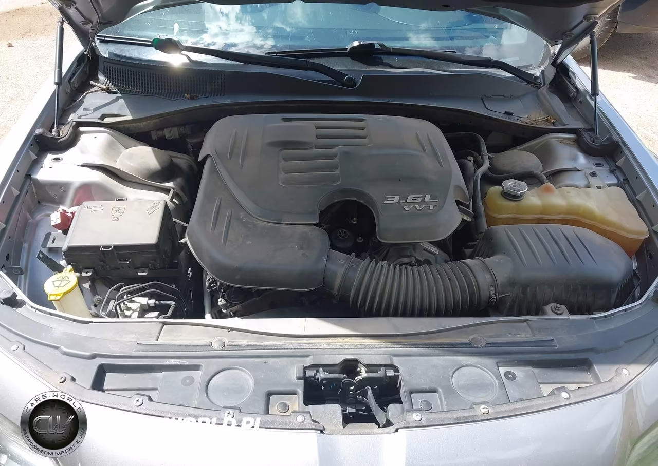 2018 Chrysler 300 300S VIN:2C3CCABGXJH266616 - 10