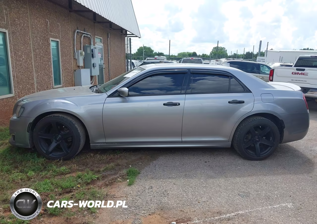 2018 Chrysler 300 300S VIN:2C3CCABGXJH266616 - 14