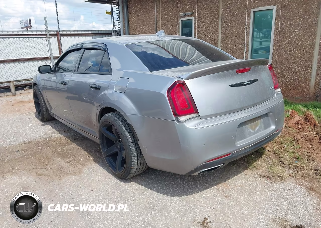 2018 Chrysler 300 300S VIN:2C3CCABGXJH266616 - 3