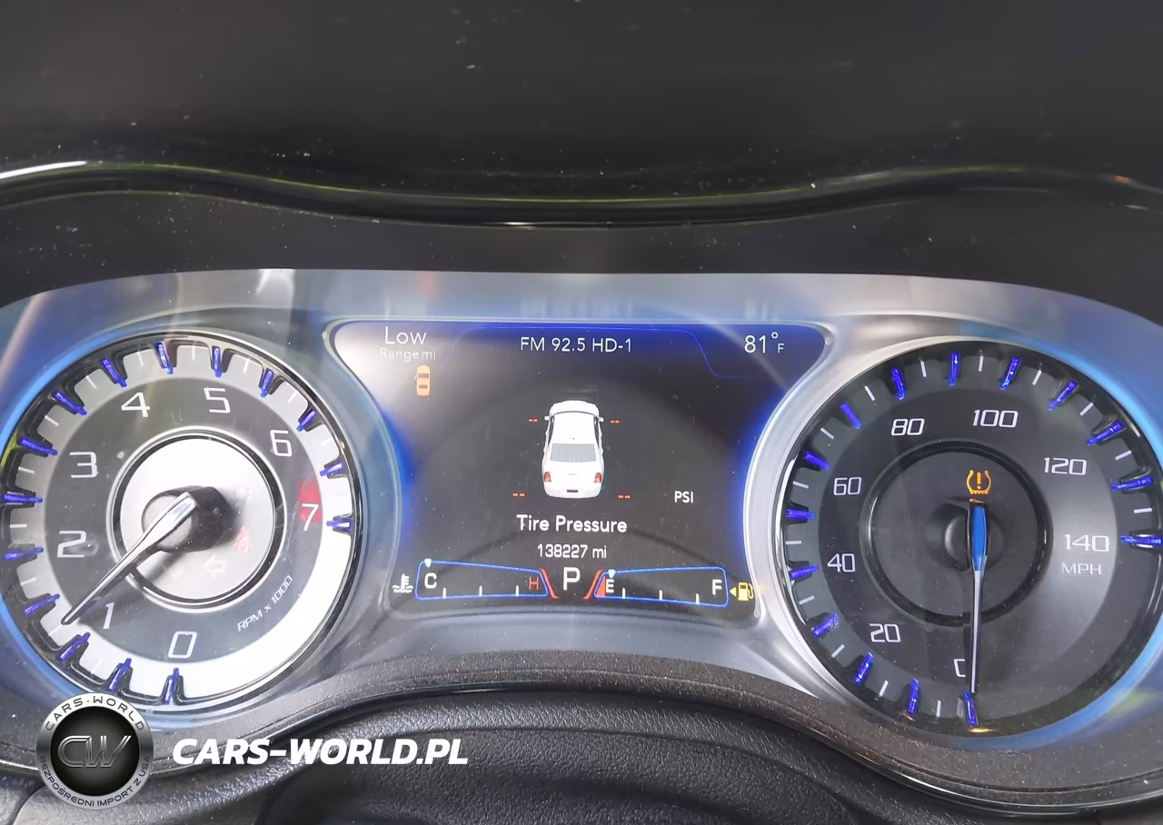 2018 Chrysler 300 300S VIN:2C3CCABGXJH266616 - 7
