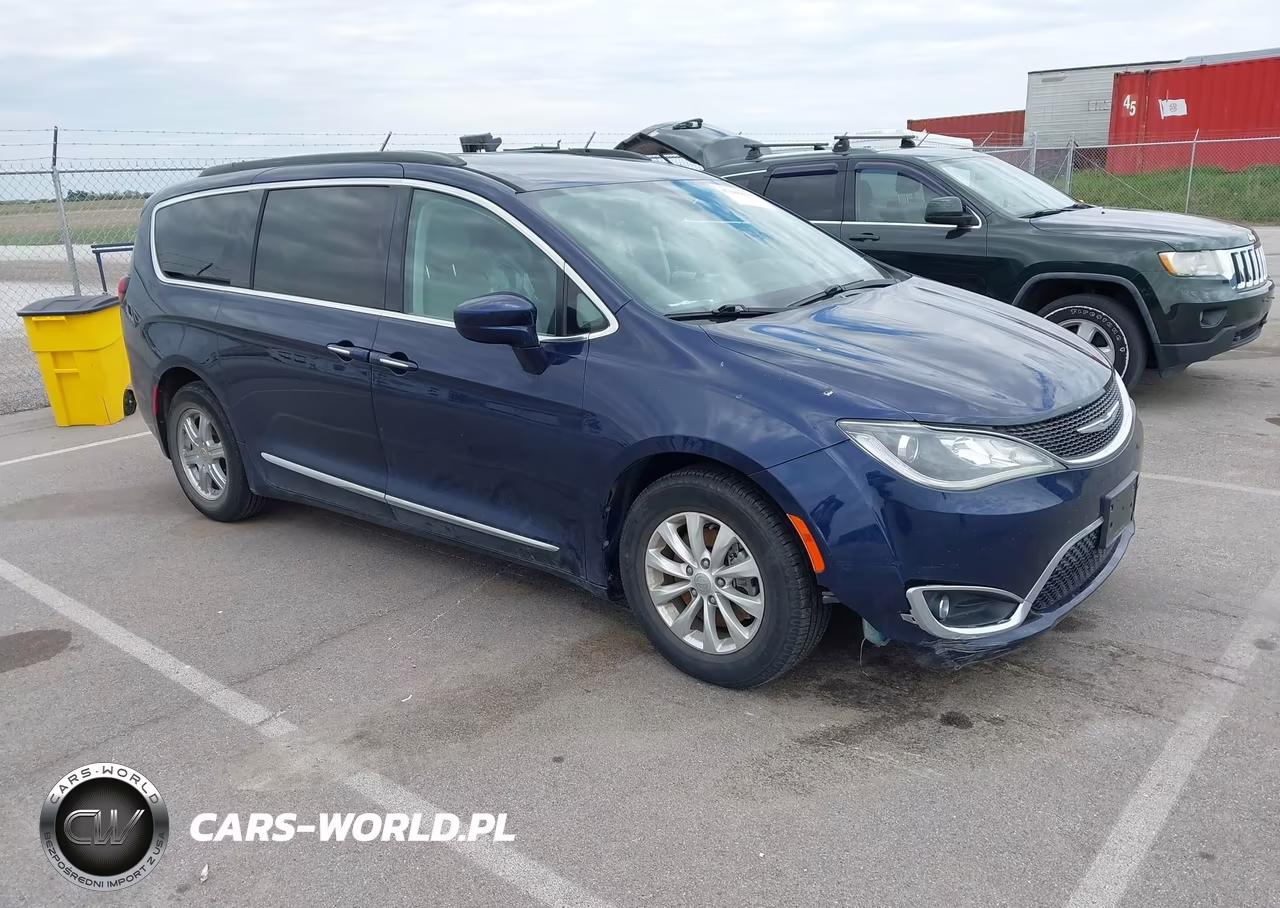 2017 Chrysler Pacifica Touring-L