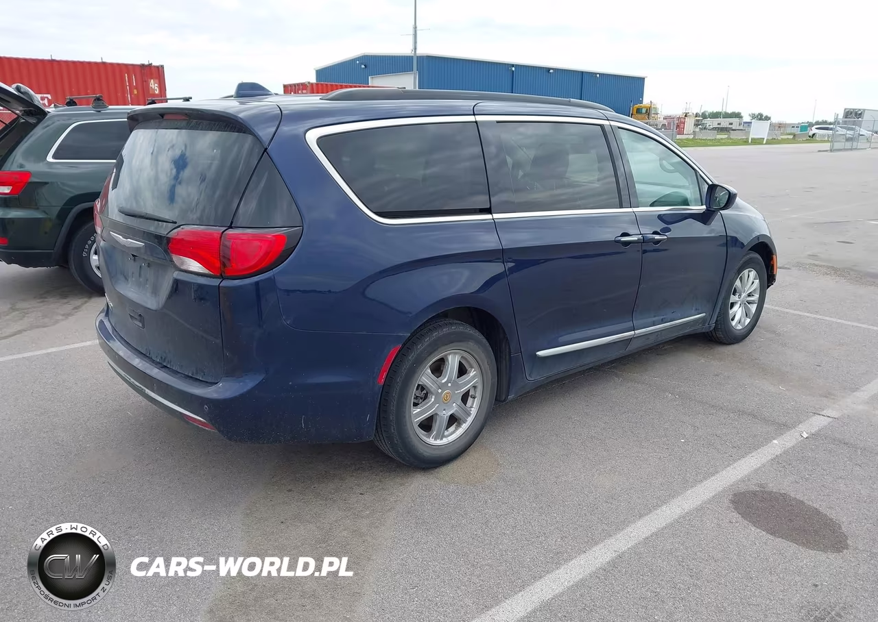 2017 Chrysler Pacifica Touring-L VIN:2C4RC1BG3HR512528 - 4