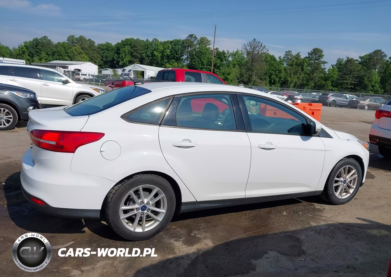 2016 Ford Focus Se VIN:1FADP3F21GL250384 - 14