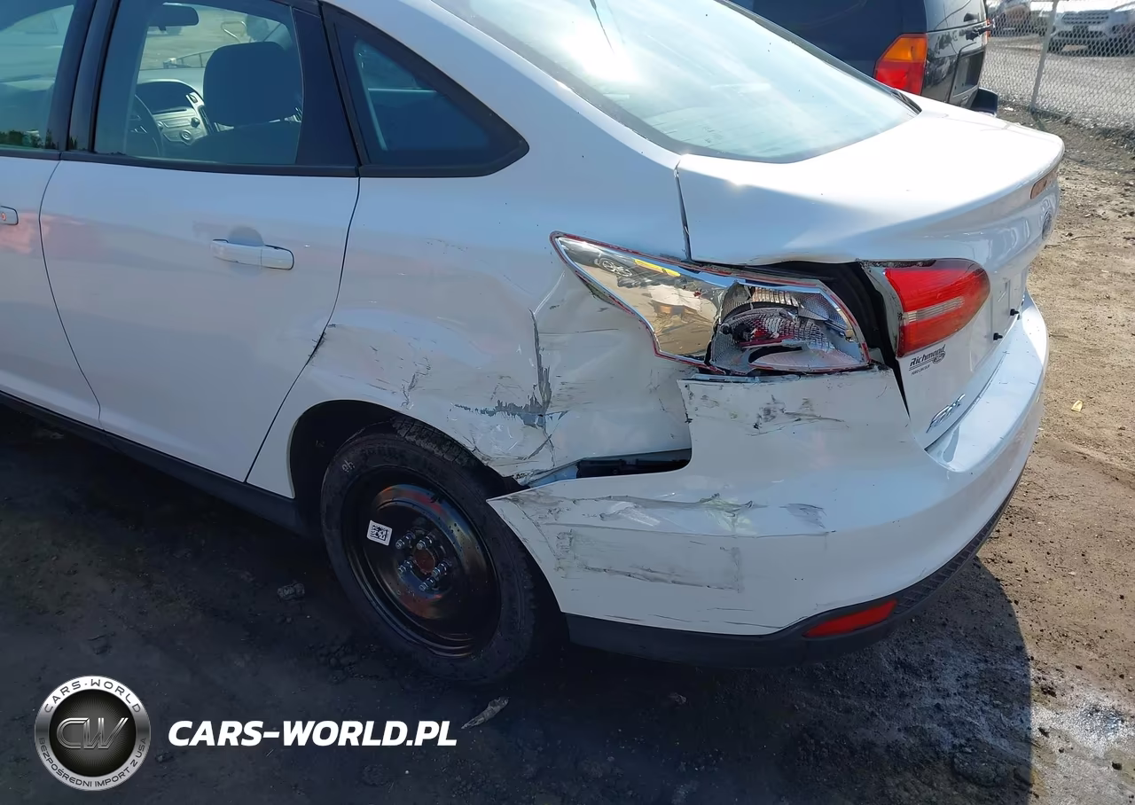 2016 Ford Focus Se VIN:1FADP3F21GL250384 - 6