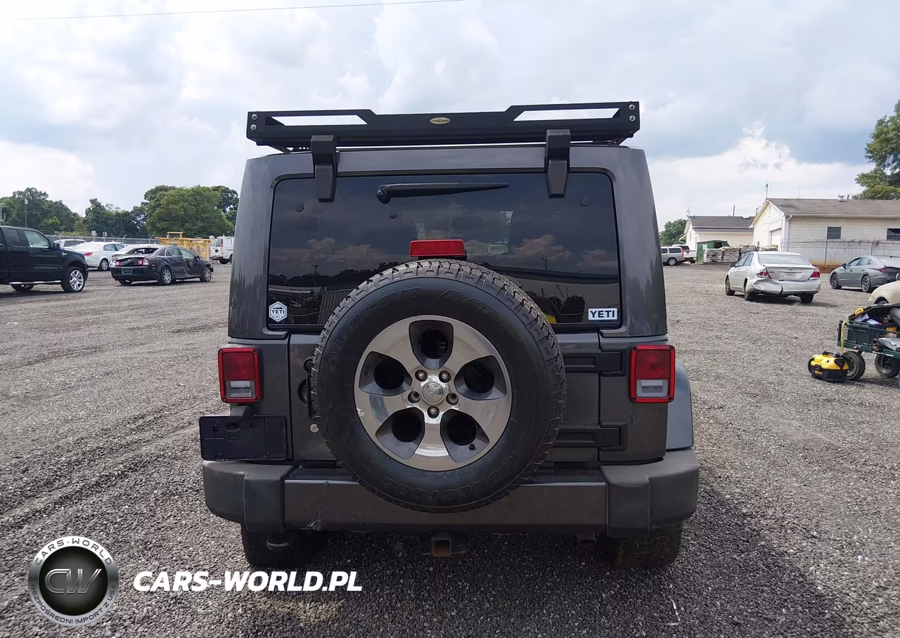 2017 Jeep Wrangler Unlimited Sahara 4X4 VIN:1C4HJWEG7HL752152 - 16