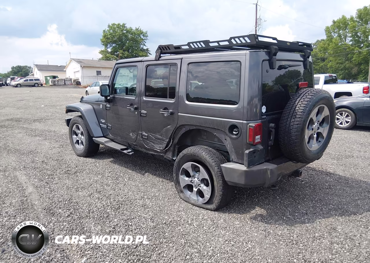 2017 Jeep Wrangler Unlimited Sahara 4X4 VIN:1C4HJWEG7HL752152 - 3