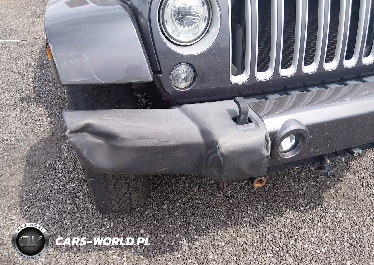 2017 Jeep Wrangler Unlimited Sahara 4X4 VIN:1C4HJWEG7HL752152 - 6