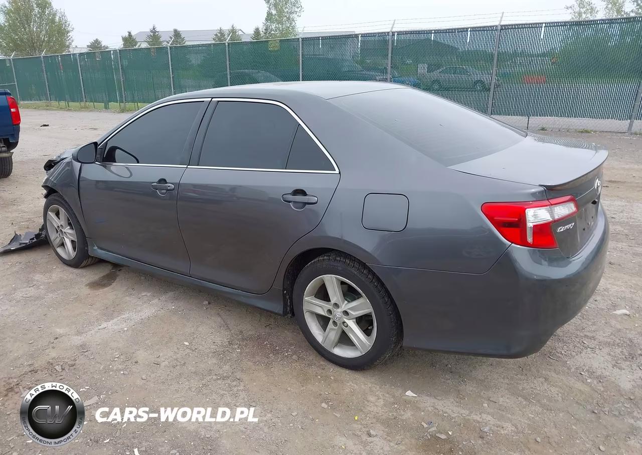 2014 Toyota Camry Se VIN:4T1BF1FK3EU335688 - 3