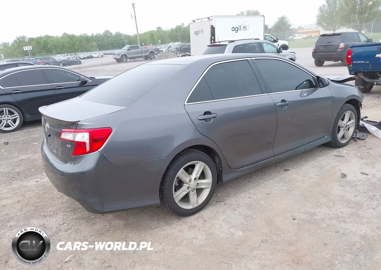 2014 Toyota Camry Se VIN:4T1BF1FK3EU335688 - 4