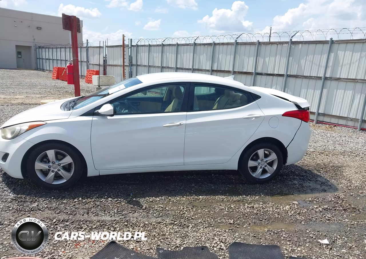 2013 Hyundai Elantra Gls VIN:5NPDH4AE8DH373257 - 14