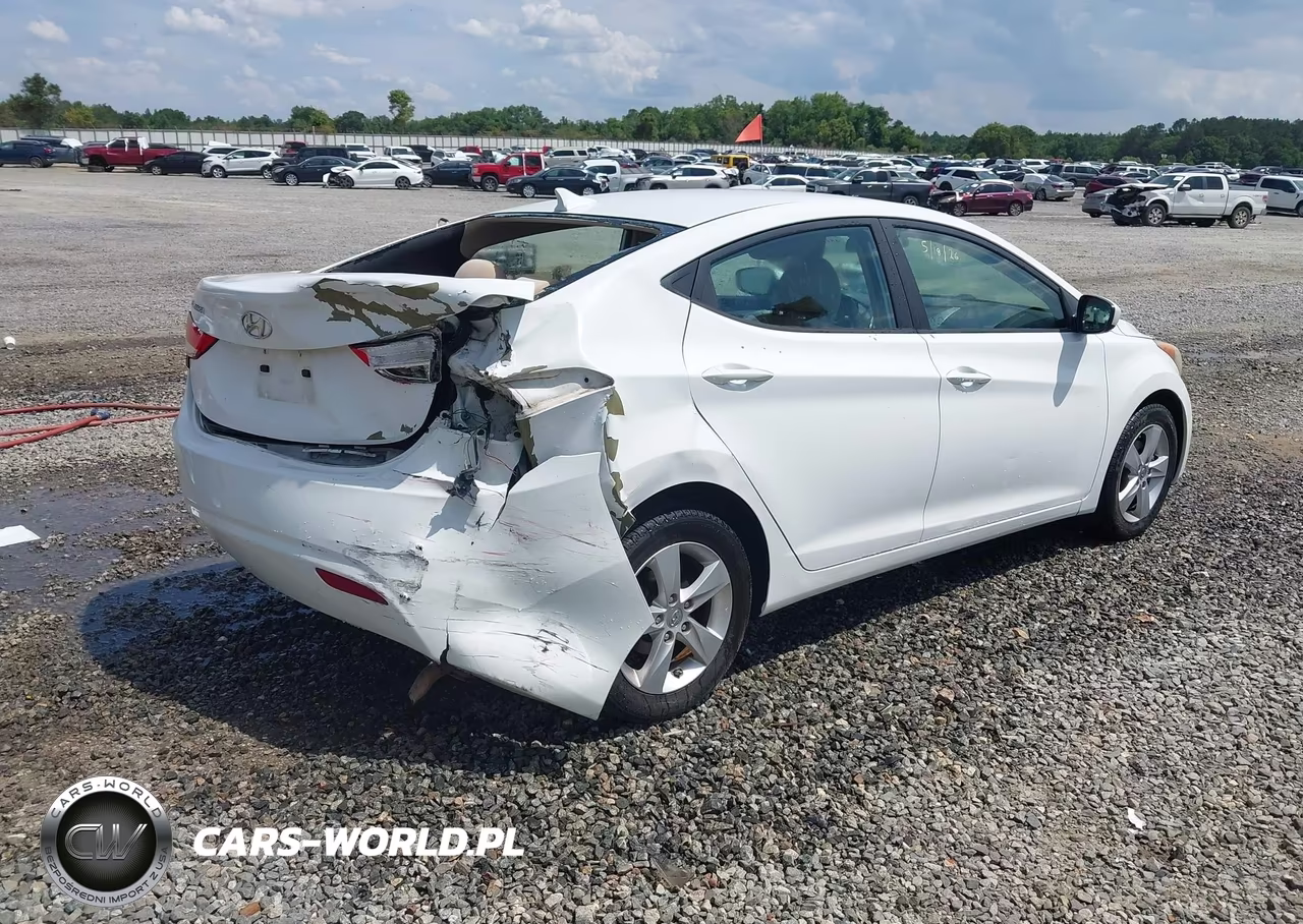 2013 Hyundai Elantra Gls VIN:5NPDH4AE8DH373257 - 4