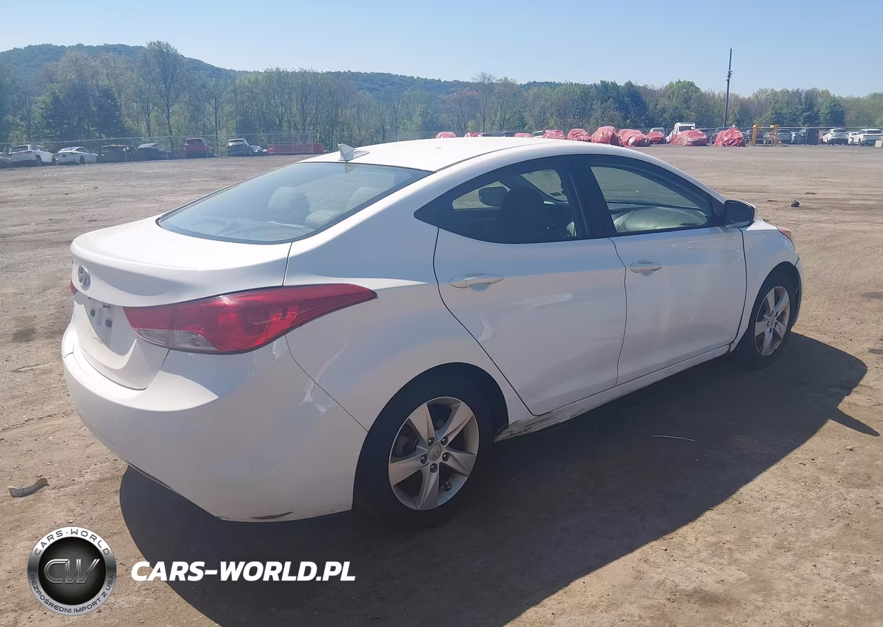 2013 Hyundai Elantra Gls VIN:5NPDH4AE3DH441397 - 4