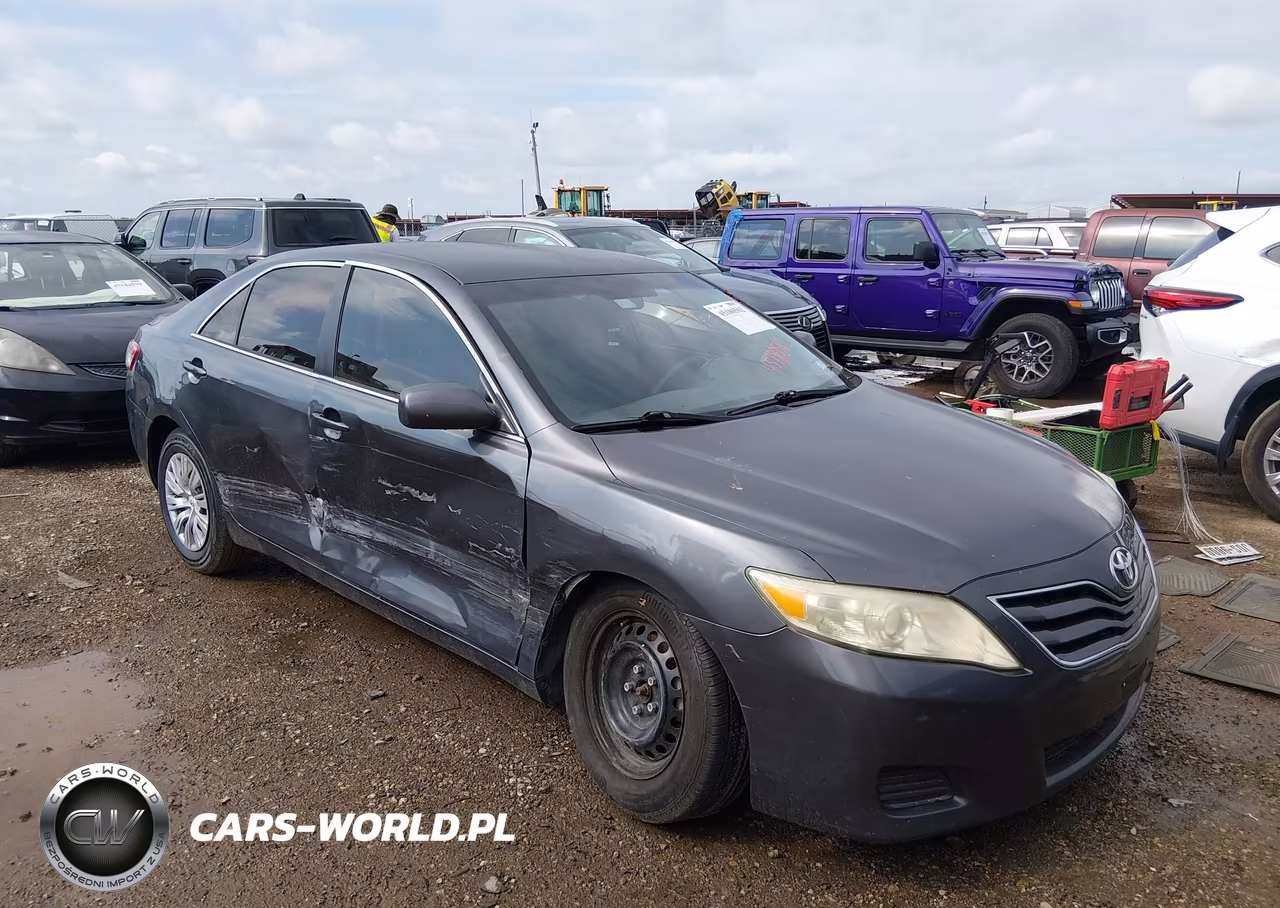 2010 Toyota Camry Le – zdjęcie 1 z 16