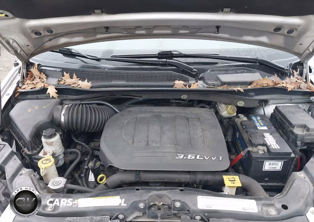 2011 Chrysler Town & Country Touring-L VIN:2A4RR8DG7BR614971 - 10