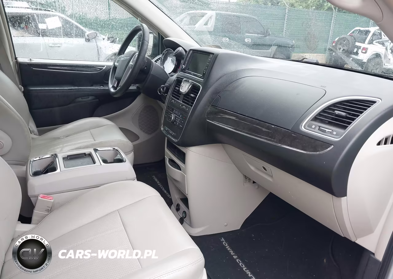 2011 Chrysler Town & Country Touring-L VIN:2A4RR8DG7BR614971 - 5