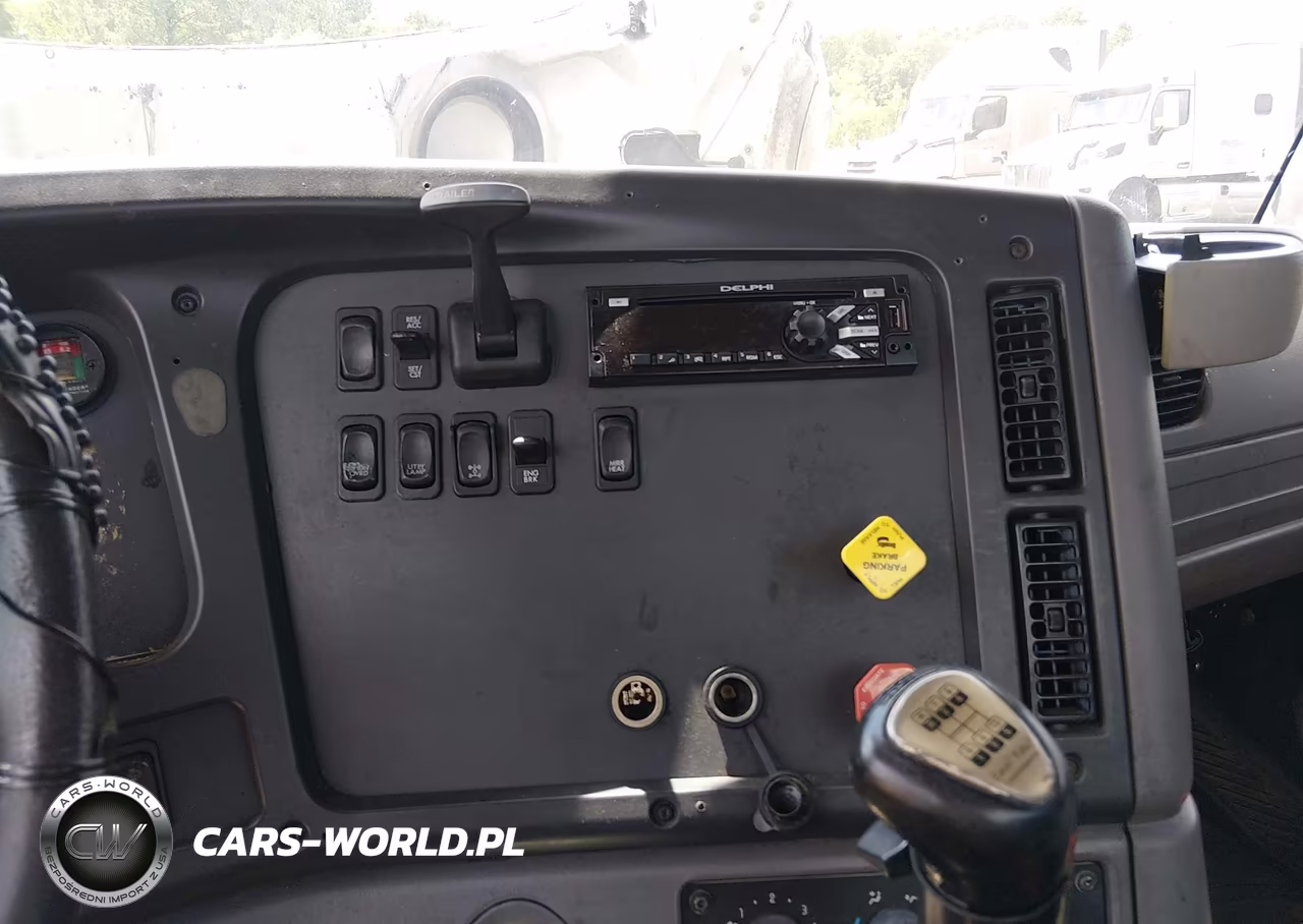 2011 Freightliner M2 112 Medium Duty VIN:1FUJC5DV0BDAY3810 - 13