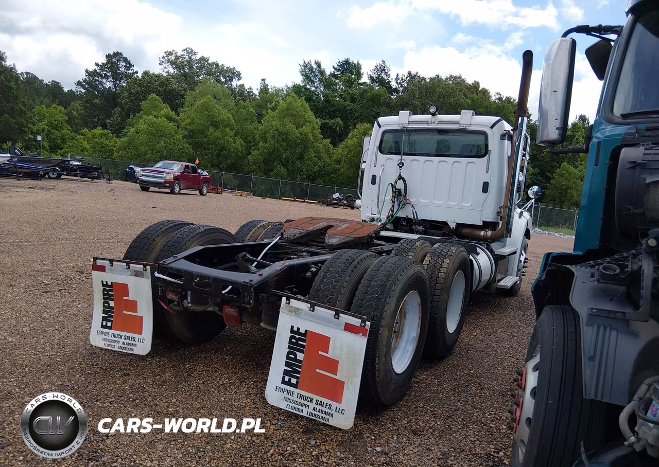 2011 Freightliner M2 112 Medium Duty VIN:1FUJC5DV0BDAY3810 - 4