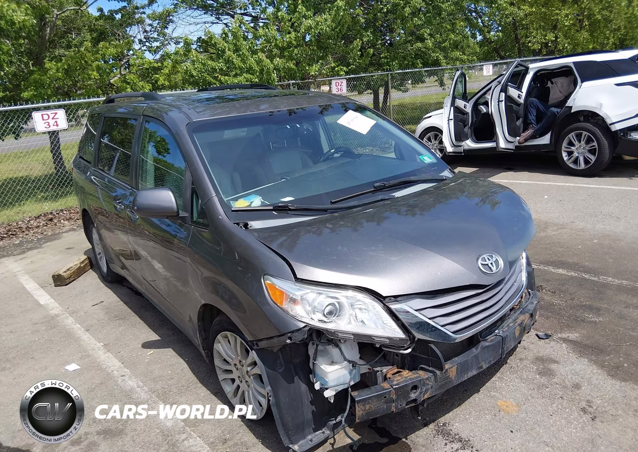 2015 Toyota Sienna Xle 8 Passenger – zdjęcie 1 z 15