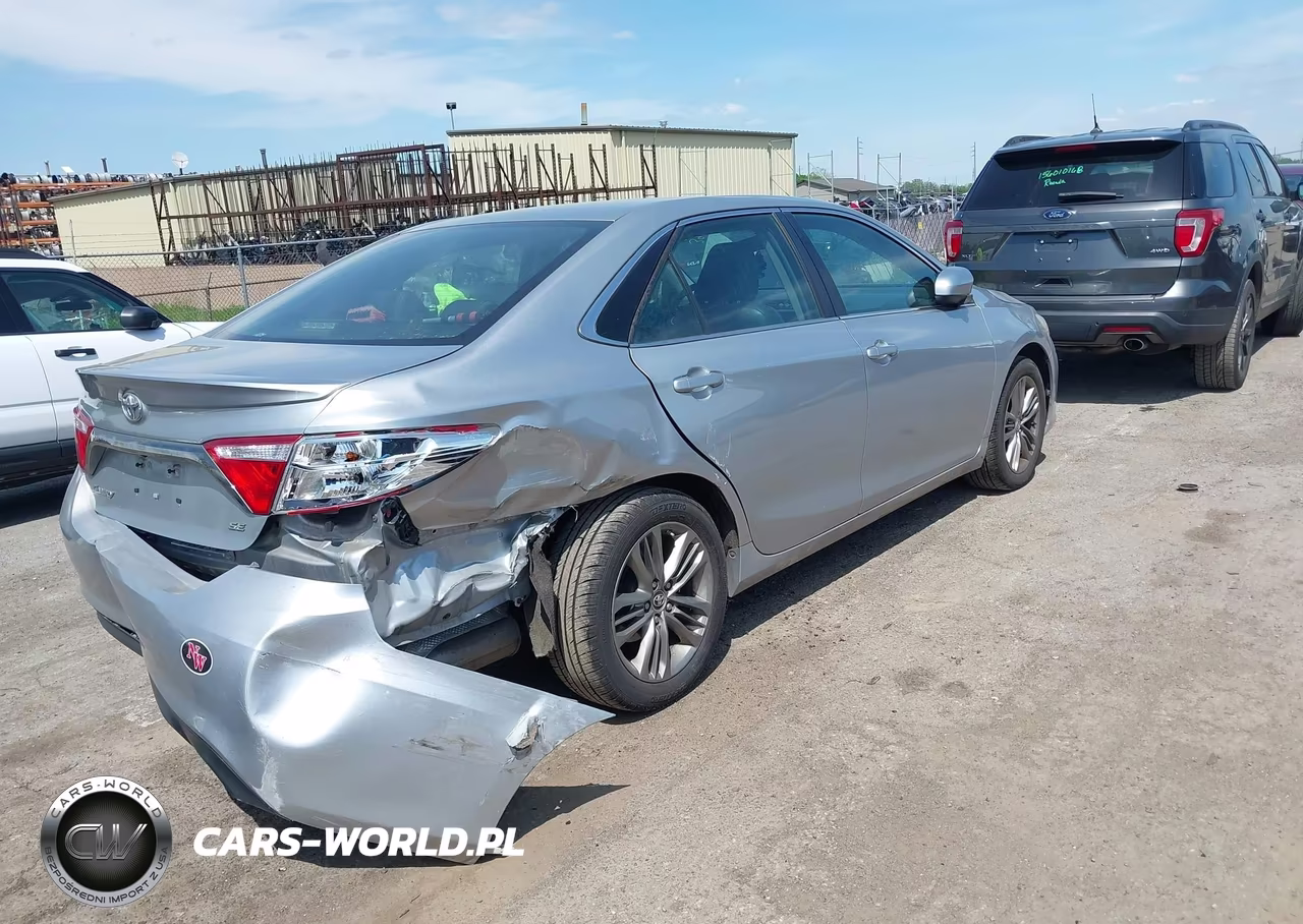 2015 Toyota Camry Se VIN:4T1BF1FK0FU073940 - 4