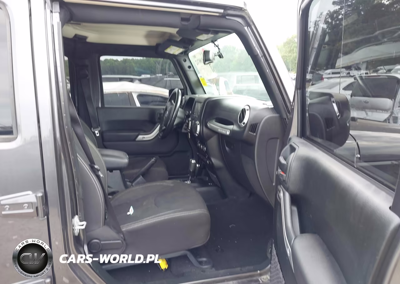 2018 Jeep Wrangler Jk Unlimited Sahara 4X4 VIN:1C4BJWEGXJL832167 - 5