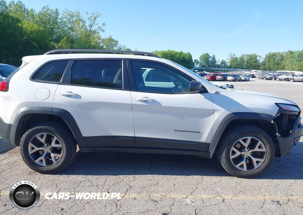 2015 Jeep Cherokee Trailhawk VIN:1C4PJMBS3FW648083 - 13