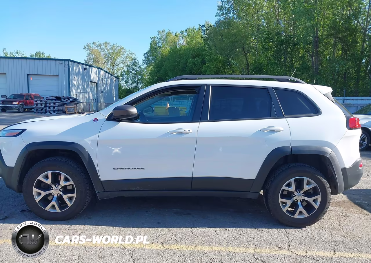2015 Jeep Cherokee Trailhawk VIN:1C4PJMBS3FW648083 - 14
