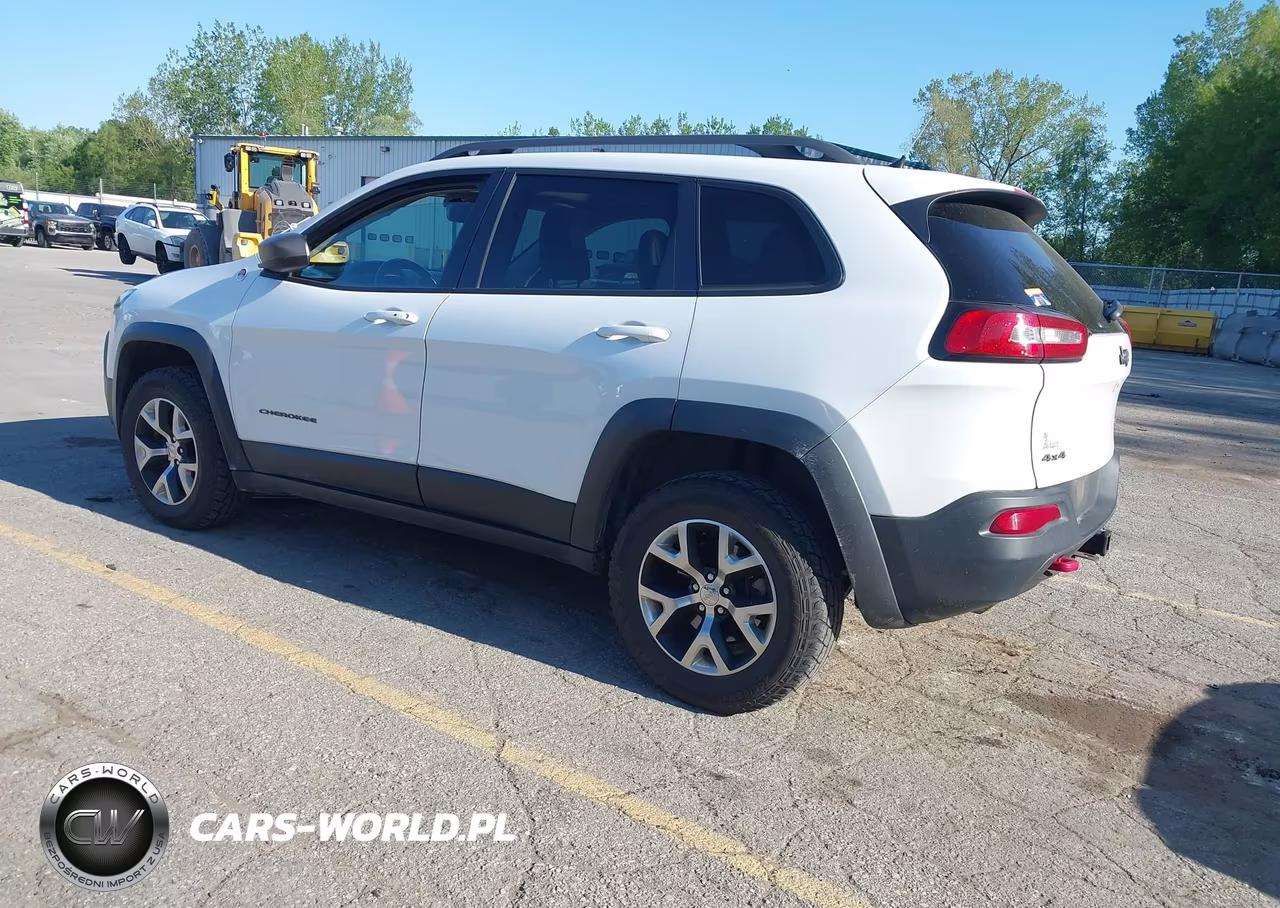 2015 Jeep Cherokee Trailhawk VIN:1C4PJMBS3FW648083 - 3