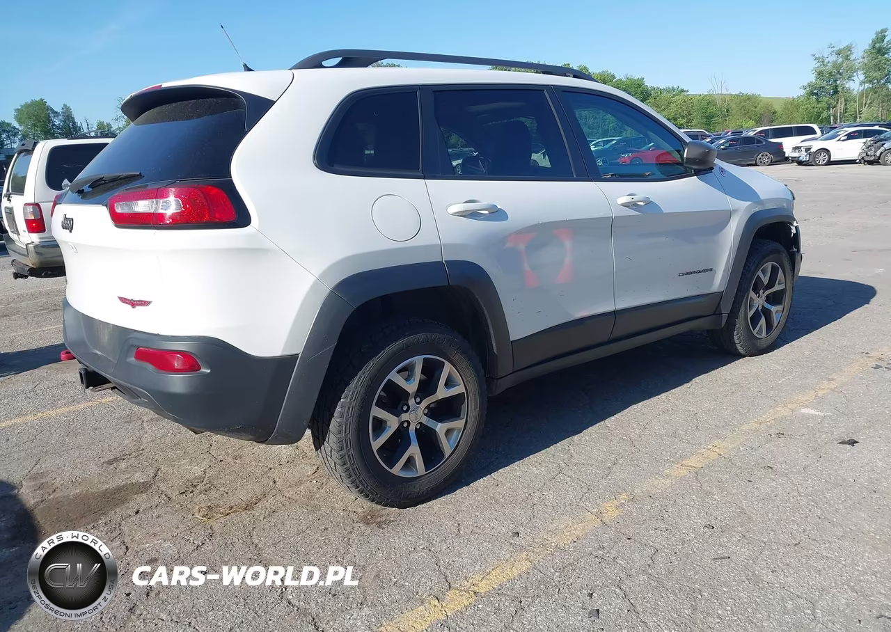 2015 Jeep Cherokee Trailhawk VIN:1C4PJMBS3FW648083 - 4