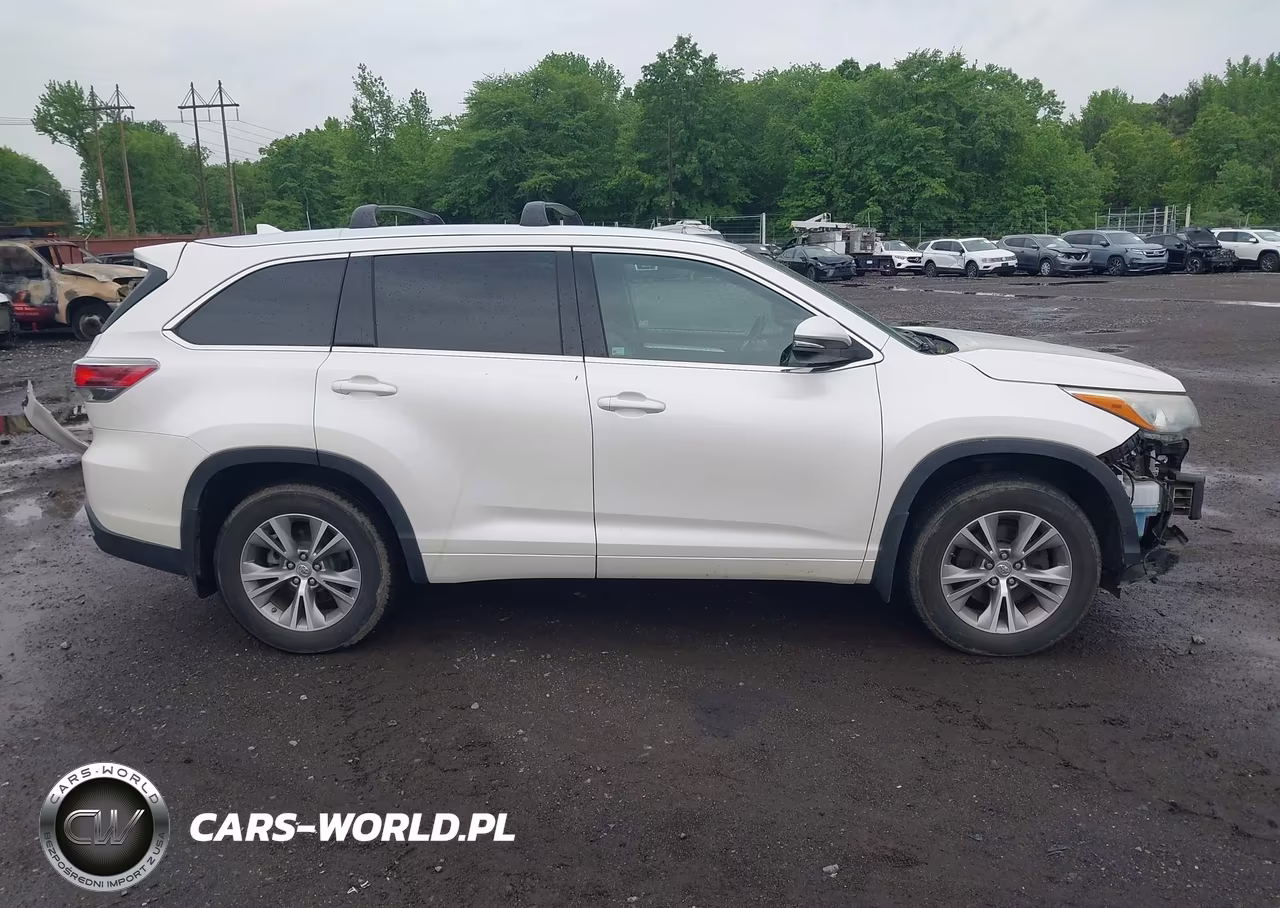 2015 Toyota Highlander Xle V6 VIN:5TDJKRFH4FS123242 - 13