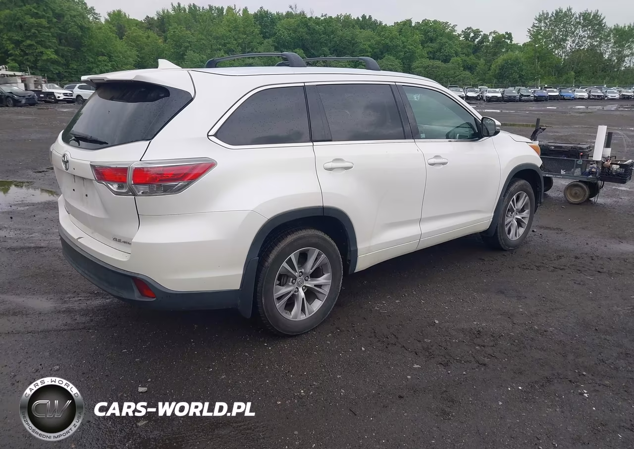 2015 Toyota Highlander Xle V6 VIN:5TDJKRFH4FS123242 - 4