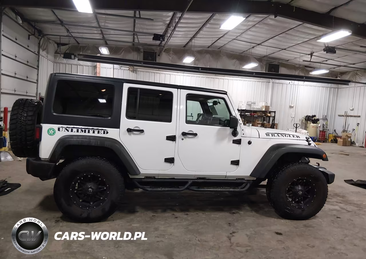 2014 Jeep Wrangler Unlimited Sport VIN:1C4BJWDG2EL170995 - 13