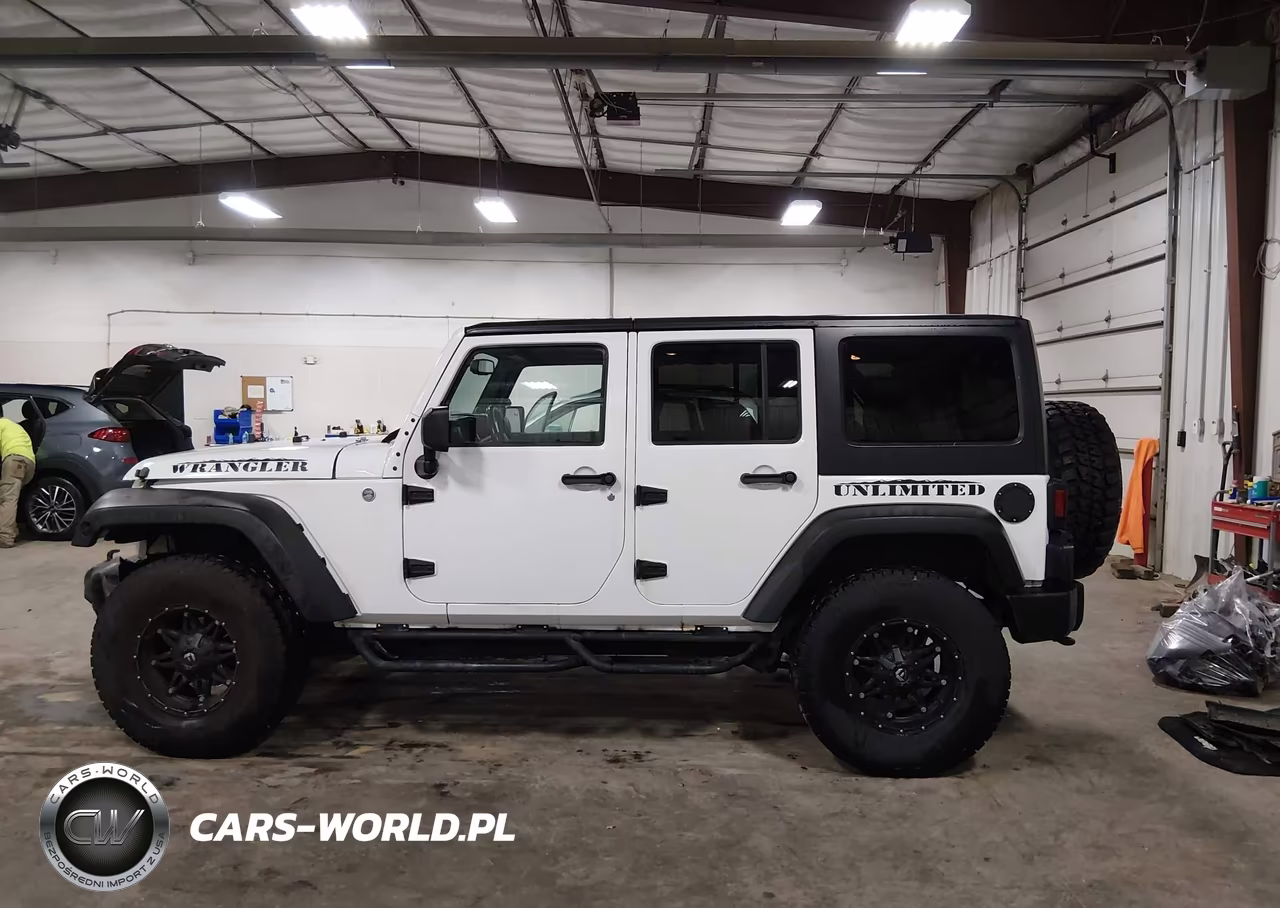 2014 Jeep Wrangler Unlimited Sport VIN:1C4BJWDG2EL170995 - 14